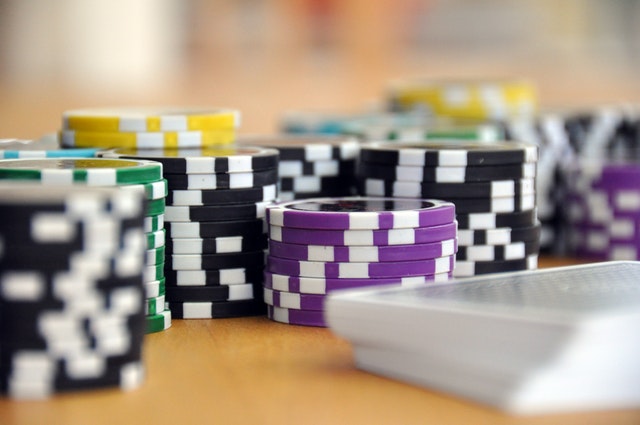 Should you play cash games of online poker or tournaments?